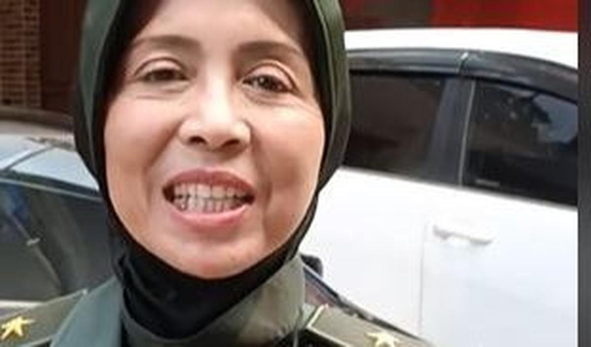 Meski demikian sang jenderal bintang satu ternyata memiliki profesi yang berbeda dengan anaknya yang memilih untuk menjadi perwira polisi.