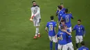 Ekspresi para pemain Itali usai pertandingan melawan Spanyol pada semifinal UEFA Nations League di stadion San Siro, Milan, (7/10/2021). Spanyol menang atas Italia 2-1. (Marco Bertorello/Pool via AP)