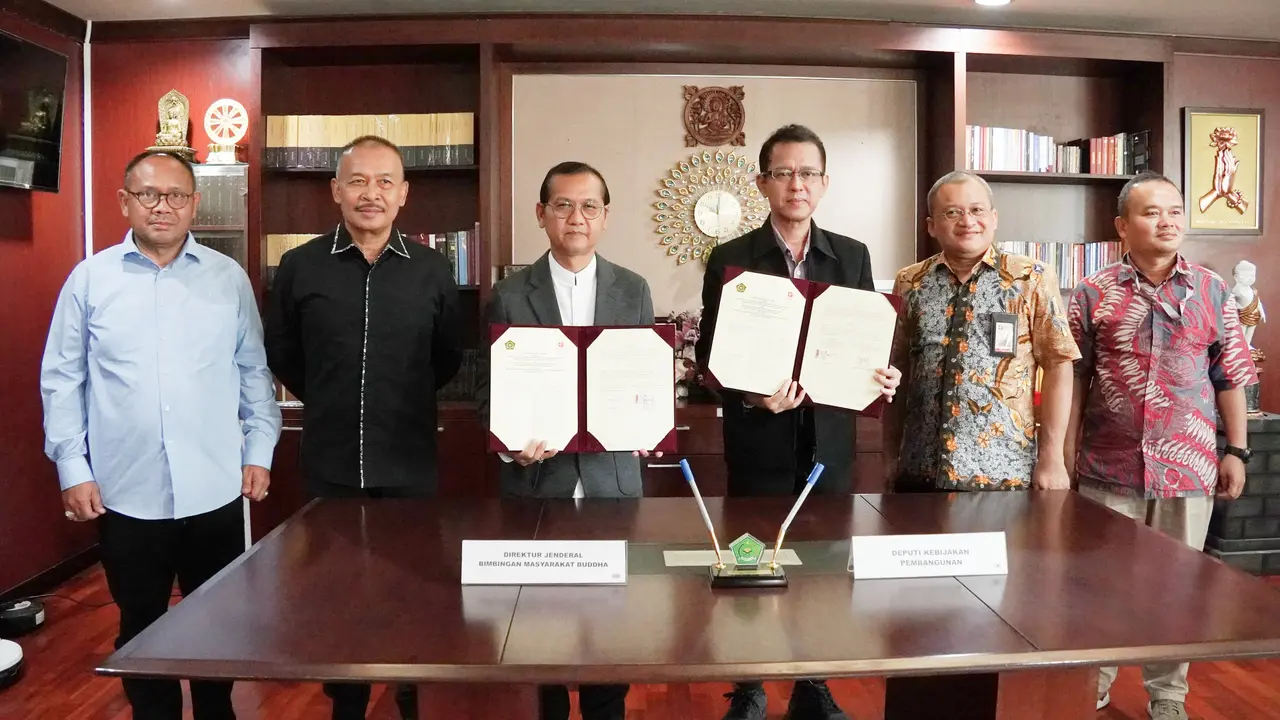 Direktorat Jenderal Bimbingan Masyarakat (Bimas) Buddha Kementerian Agama RI bersama Deputi Kebijakan Pembangunan Badan Riset dan Inovasi Nasional (BRIN) menandatangani Perjanjian Kerja Sama (PKS) untuk periode 2025–2027. (Istimewa)