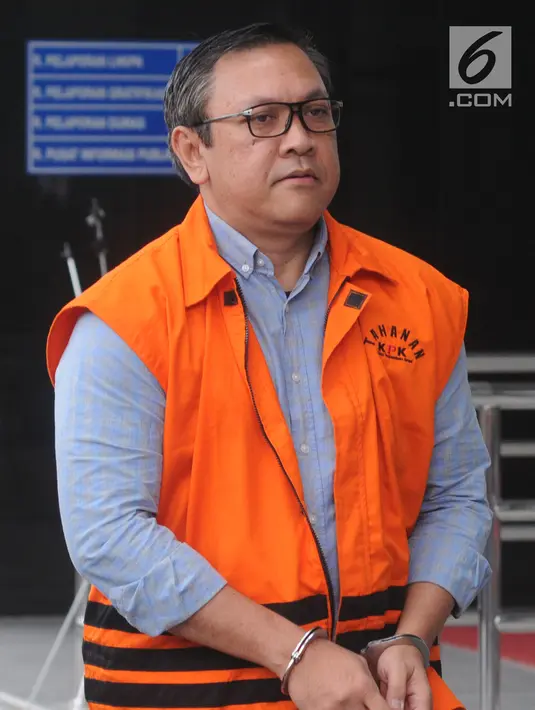 Bupati Pakpak Bharat Remigo Yolanda Berutu tiba di Gedung KPK, Jakarta, Rabu (16/1). Remigo diperiksa sebagai tersangka untuk melengkapi berkas. (Merdeka.com/Dwi Narwoko)