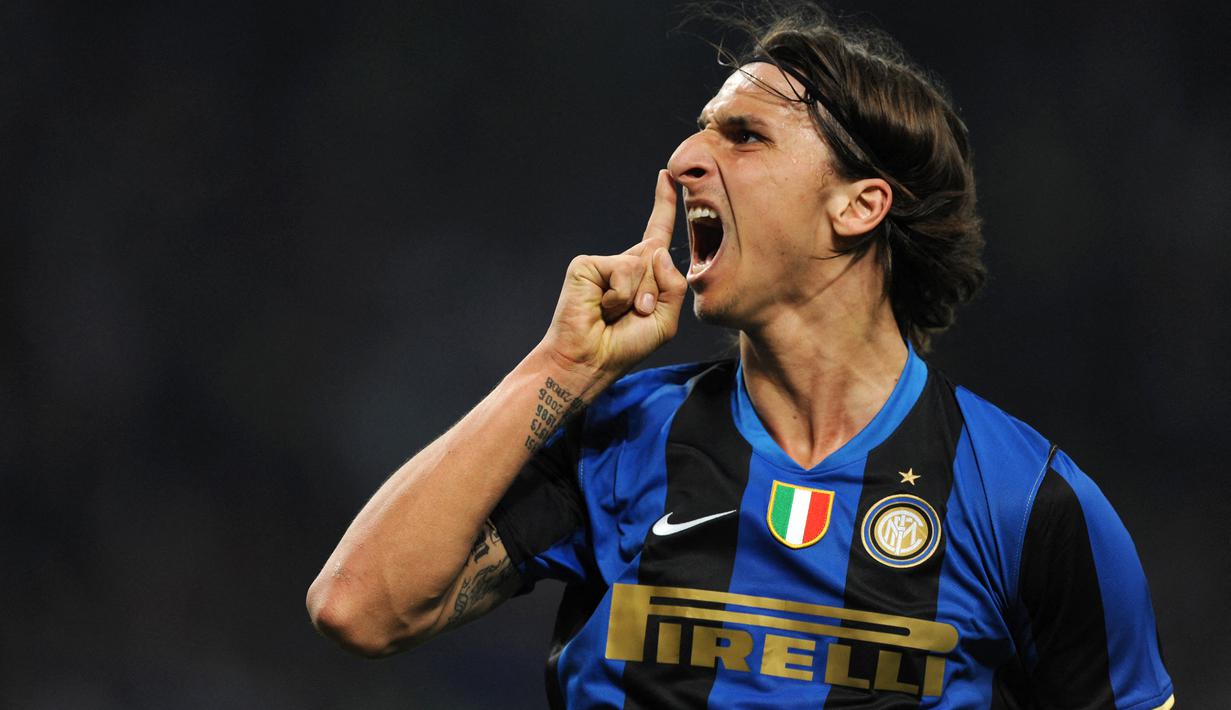 Zlatan Ibrahimovic. Dengan mencetak 25 gol pada musim 2008/2009 striker AC Milan ini menjadi top Skor Liga Italia mengungguli Diego Milito dan Marco Di Vaio dengan 24 gol. Ia juga membawa AC Milan menjuarai Liga Italia pada musim tersebut, mengungguli Juventus dan AC Milan. (AFP/Giuseppe Cacace)