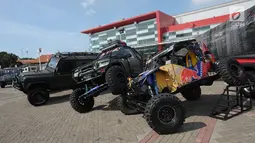 Deretan mobil off road dipamerkan pada Indonesia International Motor Show 2018 di JIExpo, Jakarta, Jumat (20/4). 38 merek kendaraan dipamerkan dan 350 perusahaan ikut dalam IIMS 2018. (Liputan6.com/Helmi Fithriansyah)