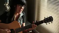 Bernyanyi dari Kamar, Cewek Kanada Ini Gaet Jutaan Fans
