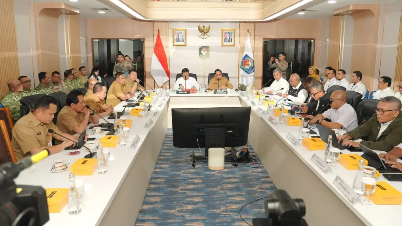 Rapat Koordinasi Percepatan Pelaksanaan Rehabilitasi dan Rekonstruksi Pascabencana Alam Sumatera di Kemendagri.