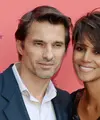 Halle Berry dan Olivier Martinez pada 2013.  (PIERRE ANDRIEU / AFP)