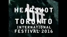 Iko Uwais memperagakan gerakan pencak silat di depan para penonton Headshot yang memenuhi Scotiabank Theatre, Toronto, Kanada.
