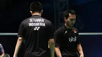Ganda putra Indonesia Hendra Setiawan/Mohammad Ahsan gagal mempertahankan gelar juara Malaysia Open Super Series Premier 2016 setelah tersingkir di perempat final. (Liputan6.com/Humas PP PBSI)