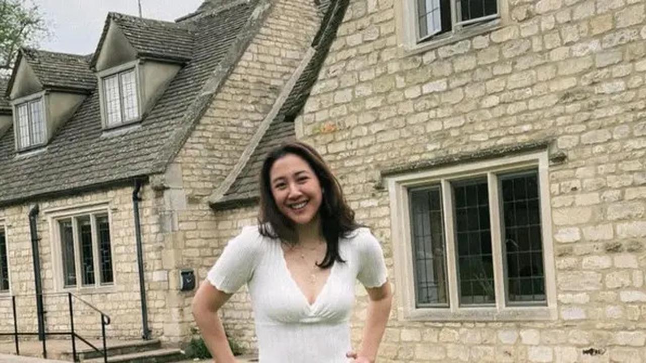 5 Potret Sherina Munaf Pakai Outfit Taman dan Kebun, dari Kebaya hingga Dress Kotak-Kotak