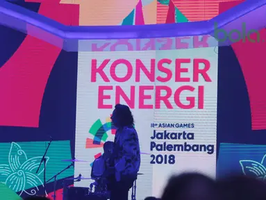 Grup Musik Armada ikut memeriahkan Konser Energi Asian Games 2018 di Studio Indosiar, Jakarta (8/3/2018). Konser Energi Asian Games 2018 merupakan bagian dari kampanye dukungan bagi event terbesar di Asia tersebut. (Bola.com/Nick Hanoatubun)