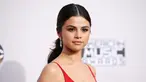 Music Awards (AMA) 2016 di Los Angeles, California, Minggu (20/11). Selena Gomez membuat kemunculan pertamanya di hadapan publik setelah rehat sejak Agustus lalu. (REUTERS/Danny Moloshok)