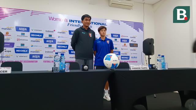 Pelatih Timnas Chinese Taipei Putri, Prasobchoke Chokemor, dan pemainnya Chen Ying Hui
