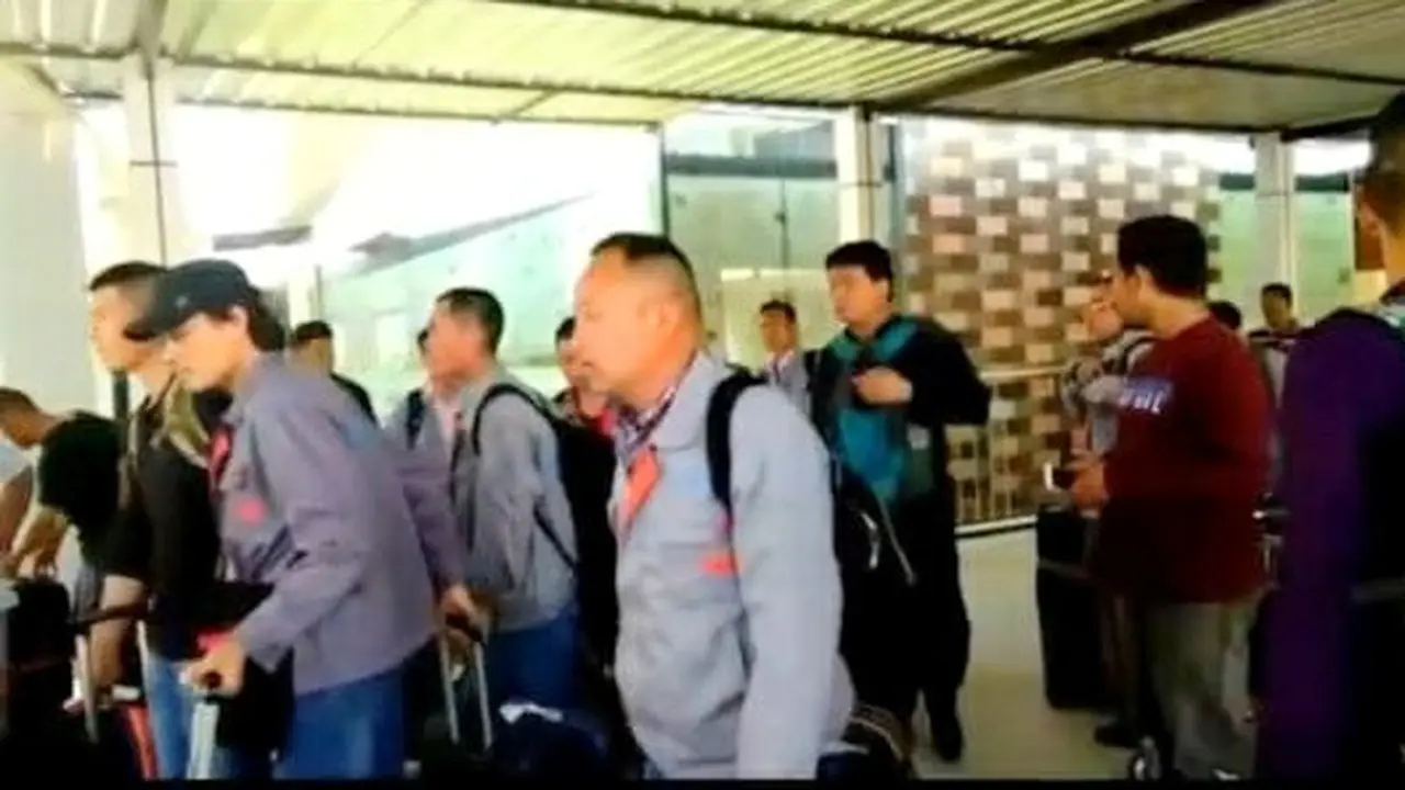 TKA yang datang di Sultra via Bandara Halu Oleo Kendari.(Liputan6.com/Ahmad Akbar Fua)