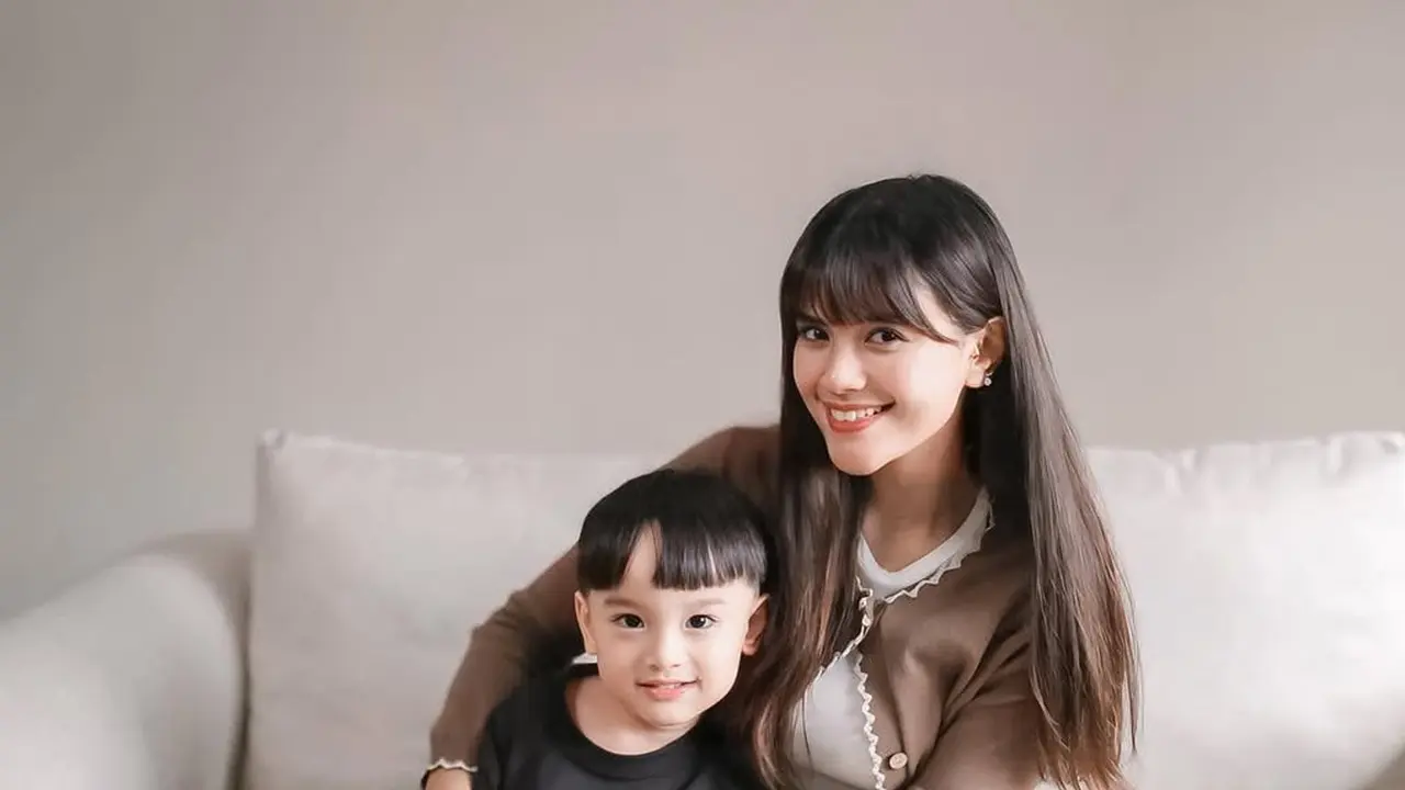 Penampilan Audi Marissa sebagai seorang ibu muda. [@audimarissa]