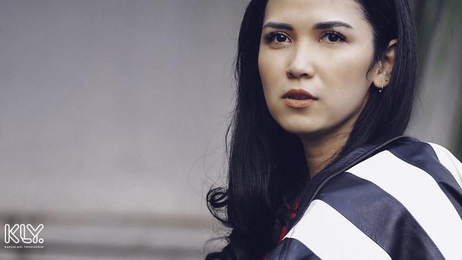 Dinda Kanyadewi. (Foto: Adrian Putra / DI: Muhammad Iqbal Nurfajri/ Fimela.com)