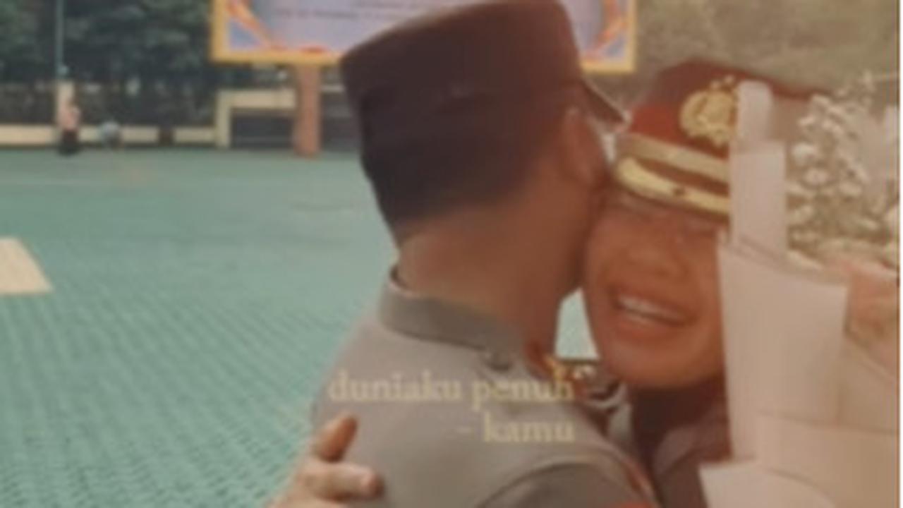 Dalam unggahan tersebut, Ivan memberikan doa mendalam. Ivan berharap agar sang istri senantiasa mendapatkan keberkahan, kesehatan, serta kesuksesan selalu di dalam menjalani hidup.