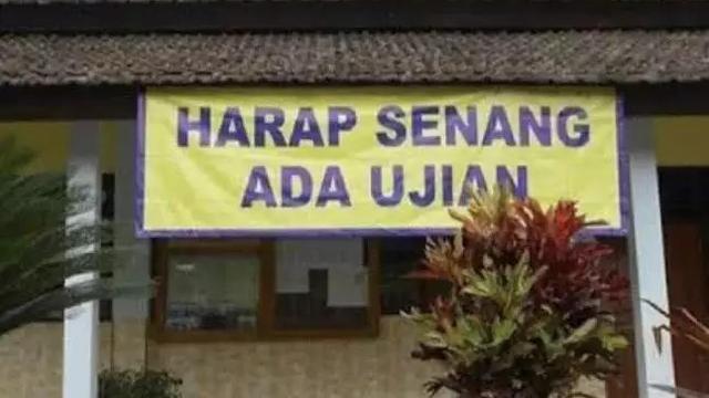 6 Tulisan Typo di Spanduk Sekolah Ini Nyeleneh, Bikin Murid Tepuk Jidat