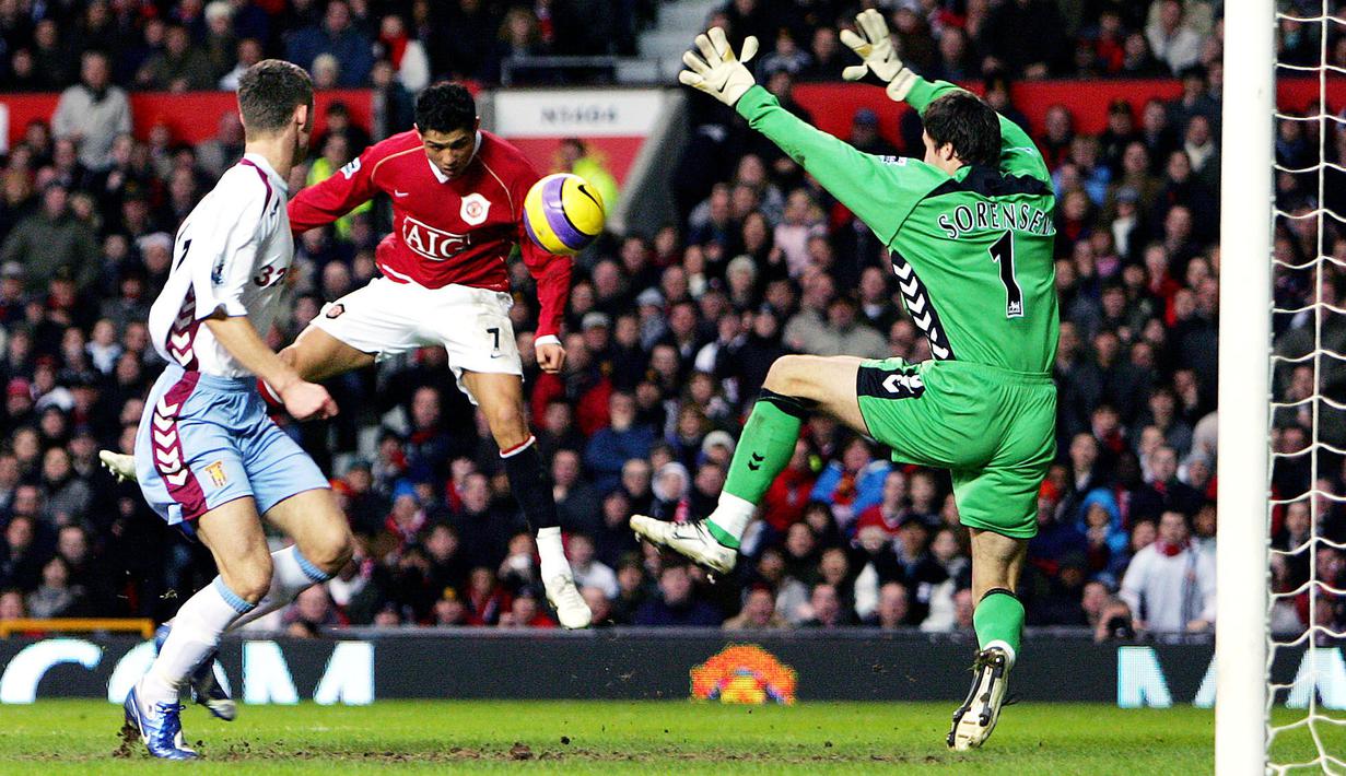 Kedatangan Ronaldo ke Manchester United saat itu untuk menggantikan peran sekaligus ikon klub, David Beckham yang hengkang ke Real Madrid. CR7 pun langsung mendapat kepercayaan dan memakai nomor punggung 7. (AFP/Paul Ellis)