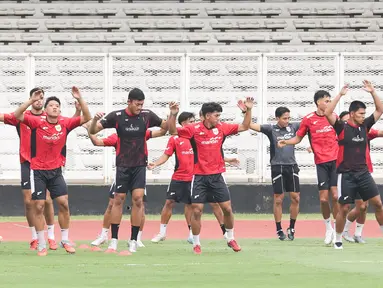 Para pemain Timnas Indonesia U-22 menjalani latihan di Stadion Madya, Senayan, Jakarta, Rabu (26/11/2025) jelang keberangkatan ke SEA Games 2025.