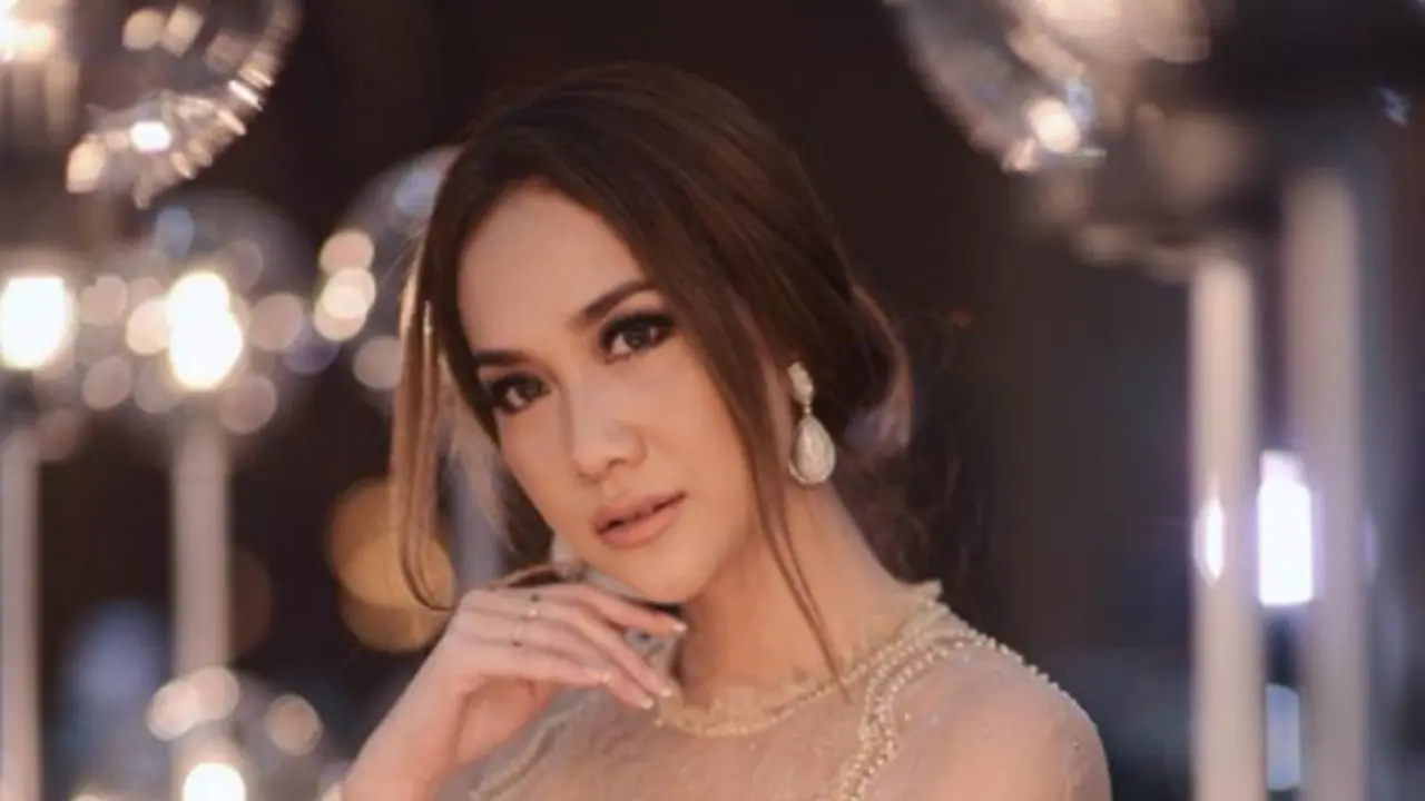 Selalu Elegan, Ini Polesan Cantik ala Bunga Citra Lestari