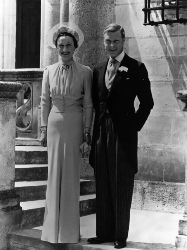 [Bintang] Penasaran dengan Gaun Pernikahan Meghan Markle, Intip Dulu Wedding Dress Pengantin Kerajaan Inggris dari Masa ke Masa