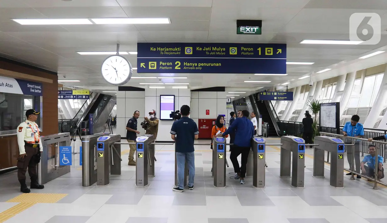 Adapun LRT Jabodebek memiliki dua line yakni Green Line dari Bekasi Timur hingga Dukuh Atas, serta Blue Line yakni dari Cibubur hingga Dukuh Atas dengan hub di Stasiun Cawang. (Liputan6.com/Herman Zakharia)