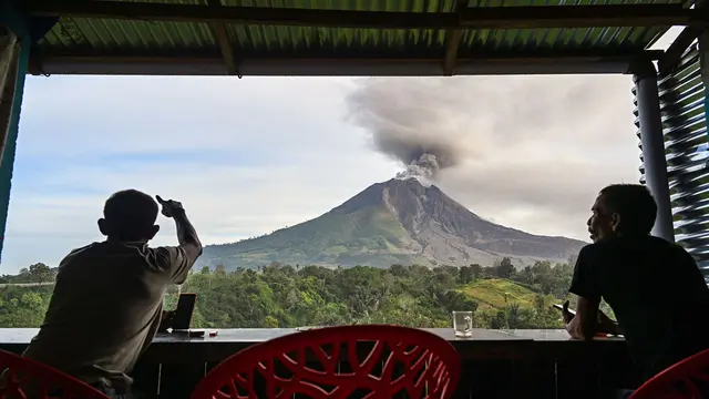 Gunung Sinabung Level III Warga Diminta Tetap Waspada