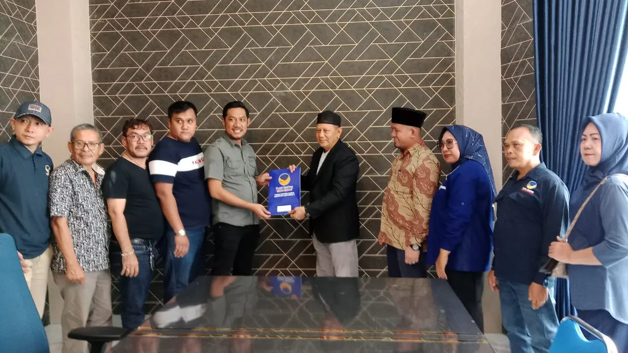 Darwis Damanik menyambangi kantor DPD Partai NasDem di Labuhanbatu, Sumatera Utara, Jumat (4/5) (Tim Media NasDem)