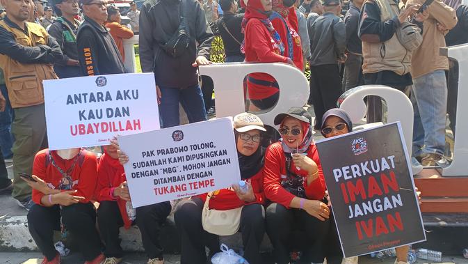 Massa RT-RW Kepung Balai Kota Tuntut Pemakzulan, Wali Kota Sukabumi Minta Maaf