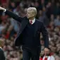 Arsene Wenger mulai pesimistis dengan peluang Arsenal lolos ke Liga Champions musim 2017-18. (AFP/Ian Kington)