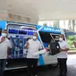 Simbolis penyerahan bantuan mobil Ambulance Siaga Covid19 oleh U Saefudin Noer (Dirut Pelindo 3) kepada Abdul Rofid Fanani (Dirut PHC).