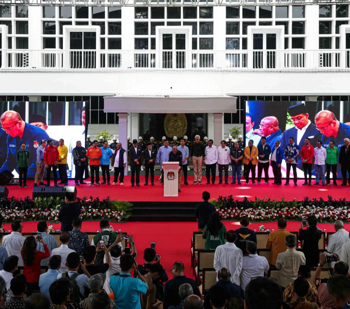 Dalam kotak gambar masing-masing pasangan calon, logo gabungan partai-partai pendukung juga dicantumkan pada bagian bawah foto capres-cawapres.