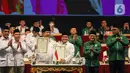 Ketua Umum Partai Gerindra Prabowo Subianto dan Ketua Partai Kebangkitan Bangsa (PKB), Muhaimin Iskandar menunjukkan dokumen kesepahaman saat deklarasi koalisi dalam Rapimnas Gerindra di SICC, Sentul, Kabupaten Bogor, Jawa Barat, Sabtu (13/8/2022). Partai Gerindra dan PKB secara resmi menyatakan berkoalisi untuk pemilu 2024. (Liputan6.com/Faizal Fanani)