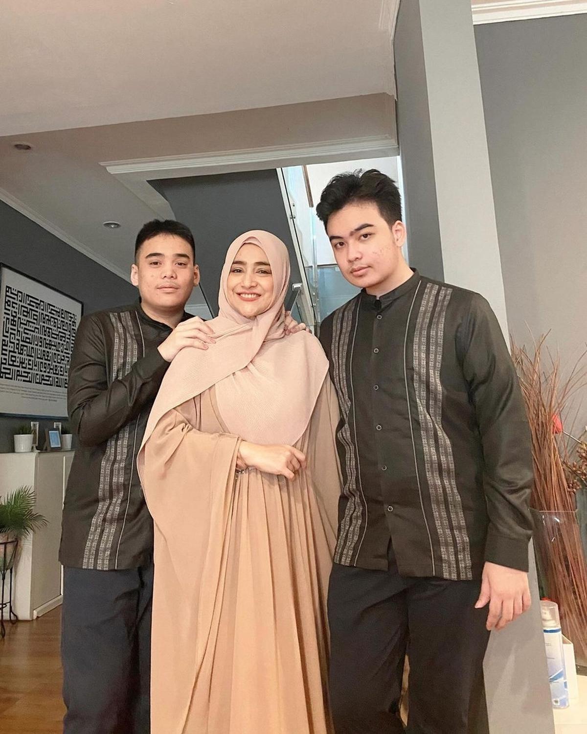 Cindy memutuskan untuk pindah ke Kanada untuk menemani dua anak laki-lakinya yang ingin tinggal di sana.<br>
