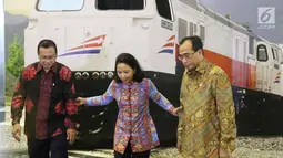 Menteri BUMN Rini Sumarno  bersama Menteri Perhubungan Budi Karya dan Dirut PT KAI, Edi Sukmoro membuka acara KAI Travel Fair 2017 di JCC, Senayan, Jakarta, Sabtu (29/7). Pameran ini berlangsung dua hari, 29-30 Juli 2017. (Liputan6.com/Angga Yuniar)