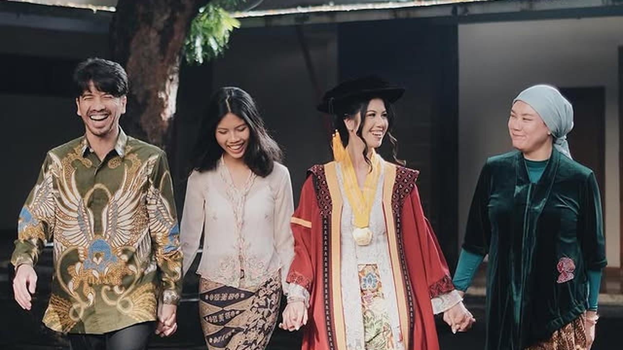 8 Potret Anak Ariyo Wahab Wisuda Tampil Cantik Berkebaya, Berhasil Wujudkan Mimpi Orang Tua