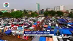 Pasar Tasik, Tanah Abang, Jakarta Pusat, menjual beraneka macam baju dengan harga sangat murah yang bisa dipakai sendiri atau dijual kembali.