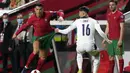 Sepanjang laga, Cristiano Ronaldo gagal menyuguhkan penampilan terbaik akibat disiplinnya lini pertahanan Serbia mematikan pergerakannya. (AP/Armando Franca)