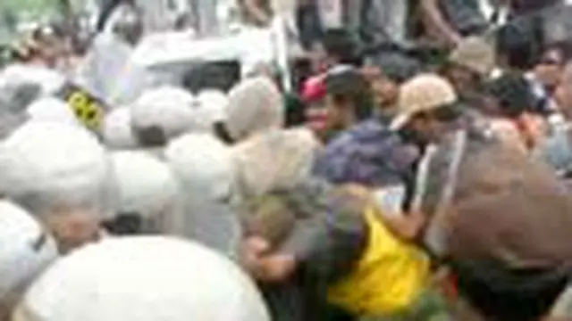 Protes Hasil Pilkada Konawe Selatan Ricuh