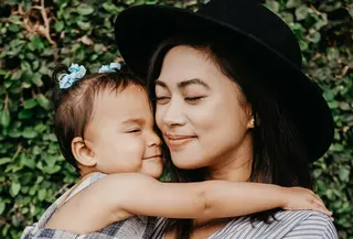 ilustrasi ibu dan anak/Photo by Hello Revival on Unsplash