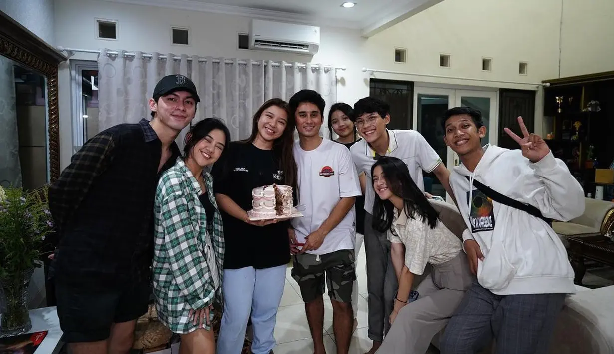 <p>(Instagram/tiaraandini)</p>