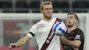 Usai itu Torino terus melancarkan serangan ke lini pertahanan AC Milan. Namun serangan yang digalang Tommaso Pobega dan kawan-kawan masih belum dapat membobol gawang AC Milan yang dikawal Ciprian Tatasuranu. (AP/Luca Bruno)