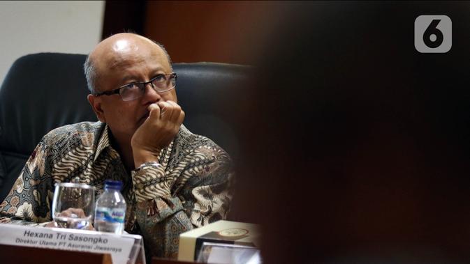 Ekspresi Dirut PT Asuransi Jiwasraya Hexana Tri Sasongko saat menjadi pembicara pada acara diskusi Penyelesaian Gagal Bayar Jiwasraya di Kompleks Parlemen, Jakarta, Rabu (15/1/2020). Diskusi mengangkat tema 