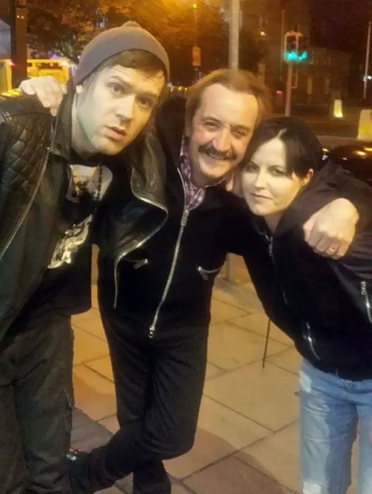 Dilansir dari DailyMail, sebelumnya Dolores dan Ole pun tertangkap bergandengan tangan pada tahun 2016. (Cranberries World)