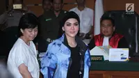 Kepanasan, Syahrini Izin Buka Pakaian di Ruang Sidang