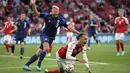 Denmark mempunyai peluang menyamakan kedudukan saat mendapat hadiah penalti usai Yussuf Poulsen dijatuhkan di kotak penalti pada menit ke-74. (Foto: AP/Stuart Franklin/Pool)
