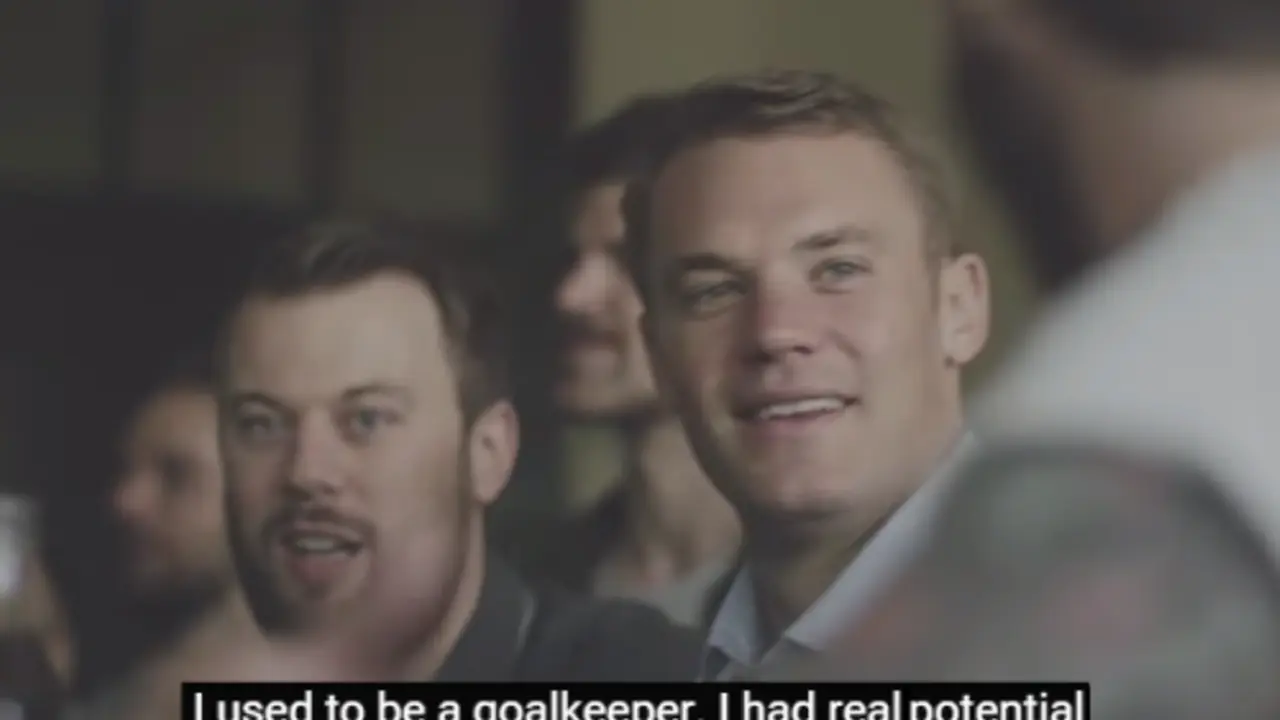 Penasaran Jika Manuel Neuer Jadi Pegawai Kantoran? 