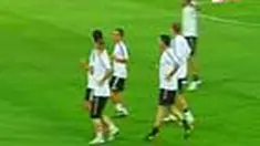 Jelang pertandingan untuk memperebutkan posisi ketiga Piala Dunia 201 antara Jerman dengan Uruguay, kedua tim melakukan latihan untuk memantapkan strategi masing masing. 