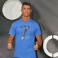 Cristiano Ronaldo saat berkunjung ke Museum CR7 di Funchal, Madeira, Portugal (23/7). Museum tersebut berisi perjalanan karier Ronaldo selama bertahun-tahun menggeluti dunia lapangan hijau. (AFP PHOTO/Helder Santos)