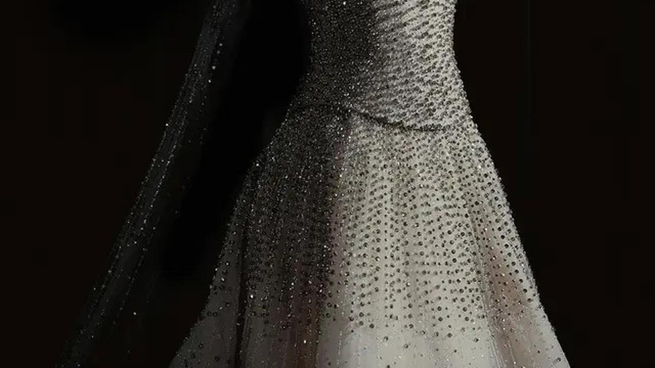 6 Pesona Pevita Pearce Saat Menikah dengan Crazy Rich Malaysia, Gaun Pengantin Bertabur 70.000 Kristal