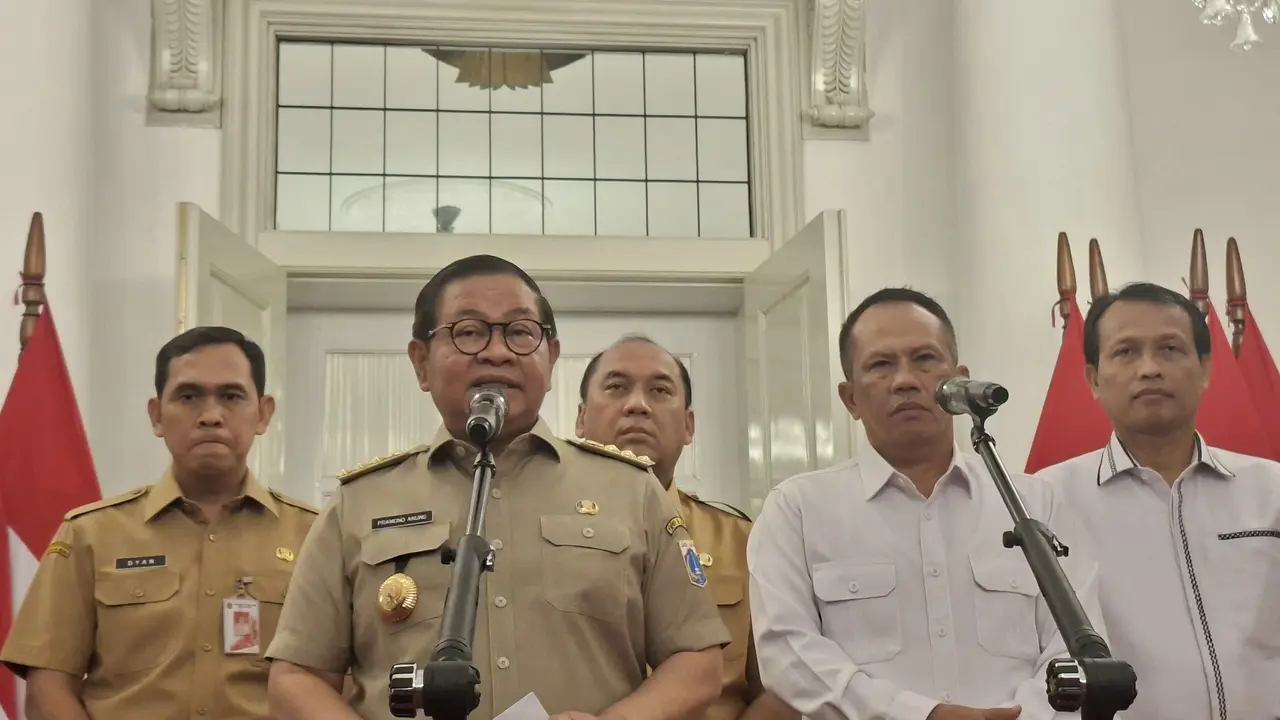 Gubernur DKI Jakarta, Pramono Anung saat menggelar konferensi pers di Gedung Balai Agung, Balai Kota Jakarta. (Istimewa)
